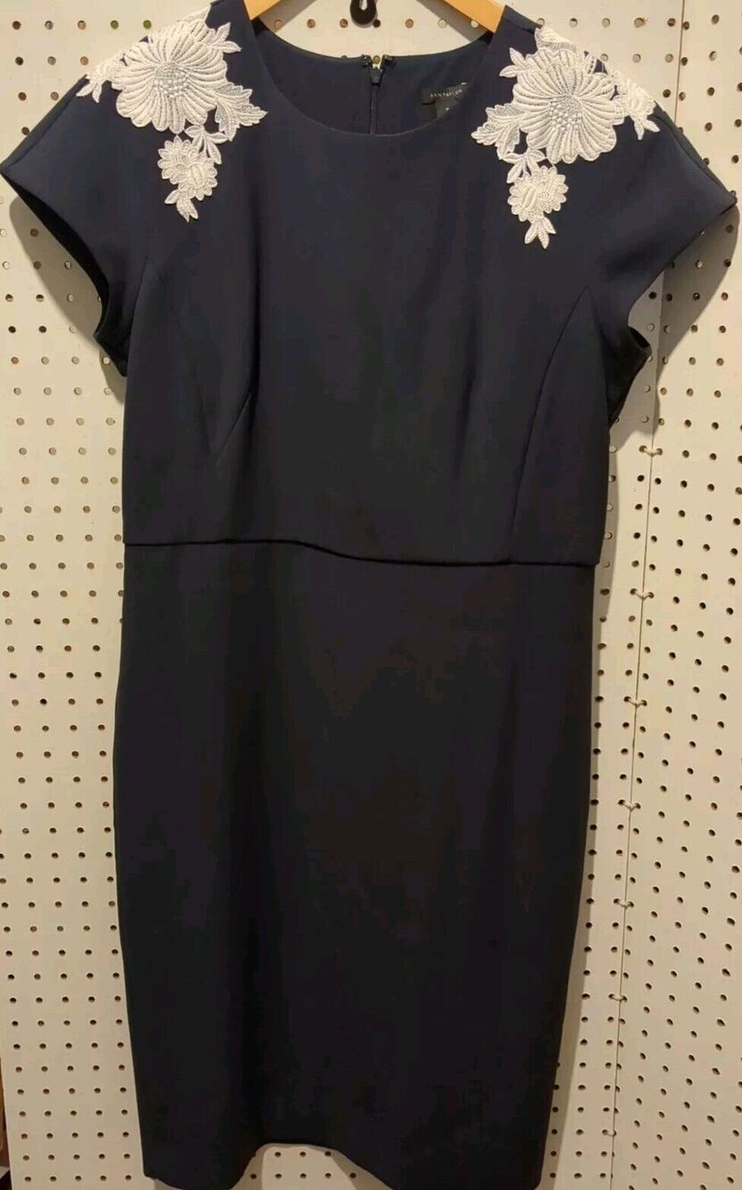 Ann Taylor Embroidered Floral Pencil Dress Size 10 Blue White Short Sleeve